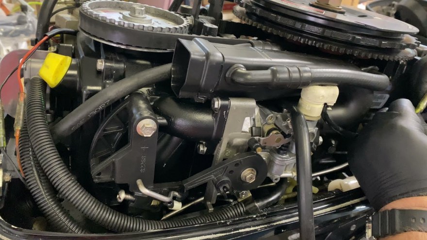 Picture of: Mercury EL  Stroke HP carburetor installation